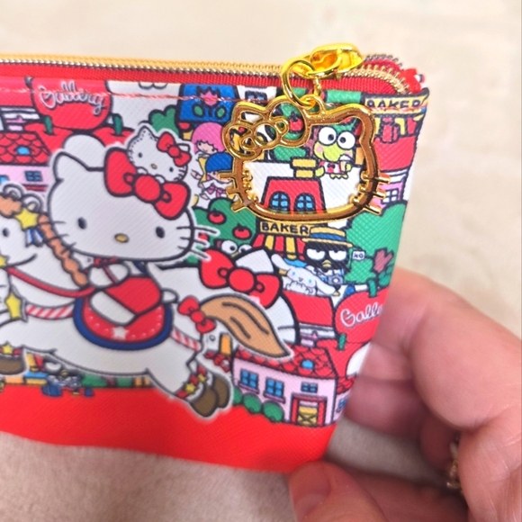 Hello Kitty With Horse Coin Purse - Picture 4 of 8